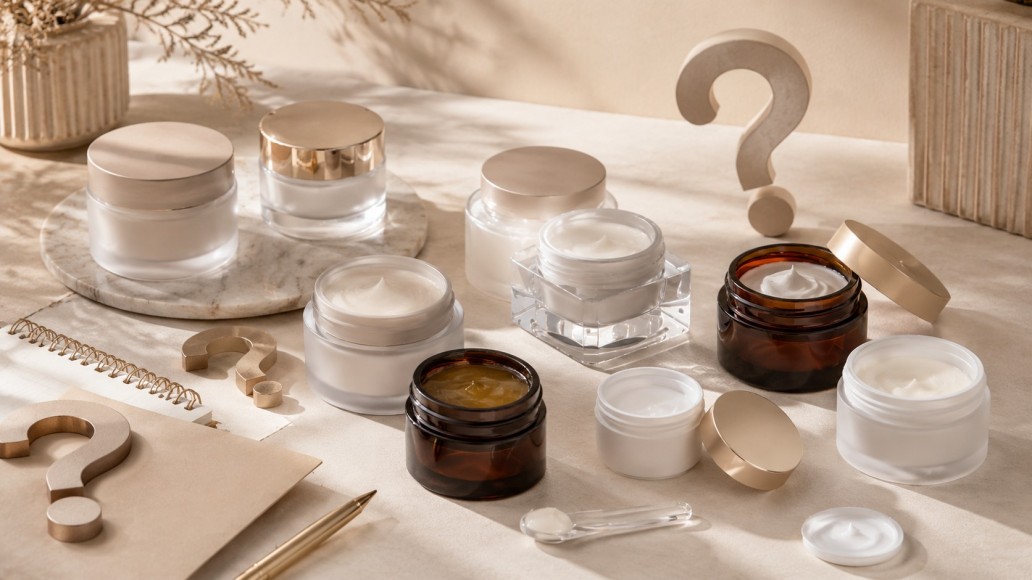 Plastic cosmetic jars for skincare packaging displayed with common buyer questions Plastic cosmetic jars for skincare packaging displayed with common buyer questions