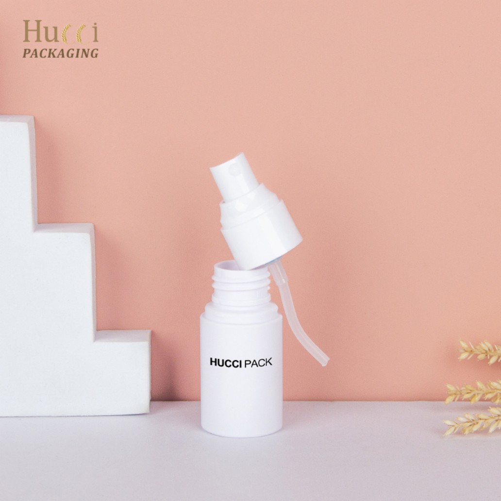 HUCCI 30ml White Mist Spray Bottle Nozzle Disassembled Pink Background Display}